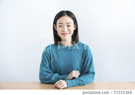 A woman in her early twenties looking at the camera 71331368