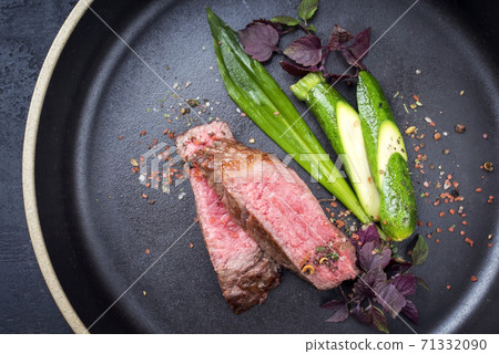 Modern style barbecue dry aged sliced fillet steak with wild garlic and zucchini 71332090