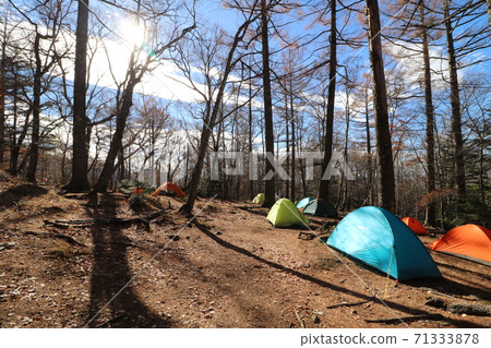 Tent leaves in front of Fujimidaira Hut on Mt. Mizugaki, Yamanashi Prefecture Tent leaves in front of Fujimidaira Hut on Mt. Mizugaki, Yamanashi Prefecture 71333878