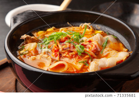 Pork kimchi pot 71335681