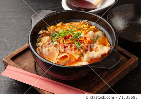 Pork kimchi pot 71335683