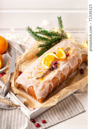Christmas orange cake with cranberries and sugar icing Christmas orange cake with cranberries and sugar icing 71336325