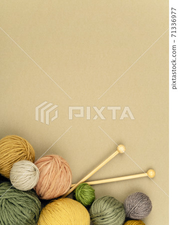 Balls of yarn corner frame. 71336977