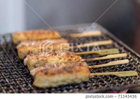 名古屋Cochin(當地雞肉)烤雞肉和Tsukune 名古屋Cochin(當地雞肉)烤雞肉和Tsukune 71343436