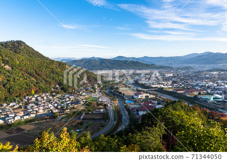The town of Ueda City at dawn seen from Maruko, Ueda City, Nagano Prefecture The town of Ueda City at dawn seen from Maruko, Ueda City, Nagano Prefecture 71344050