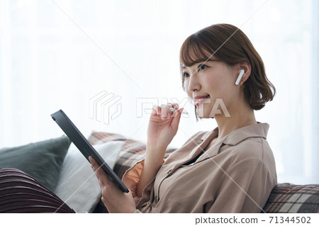 Creator apparel brand designer fashion freelance editor working woman 71344502