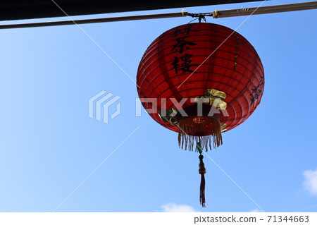 藍天和燈籠_九條_台灣 71344663