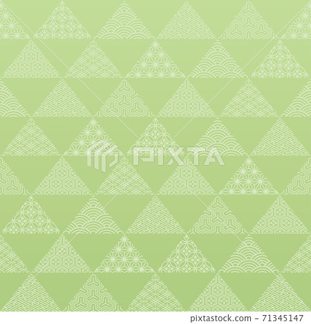 年輕的草顏色日式背景與傳統圖案的三角扇貝 71345147