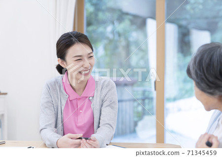 護理管理者進行護理保險認證調查護理支援專家 71345459