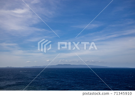 從石垣島眺望沖繩縣西表參島的遠景 71345910