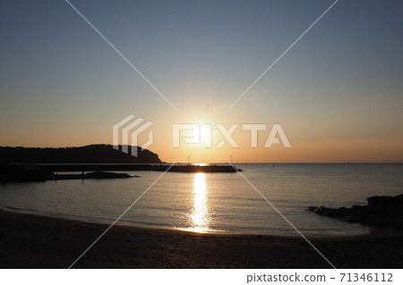 Tomiura coast Tomiura old port sea and sunset scenery of the setting sun 71346112