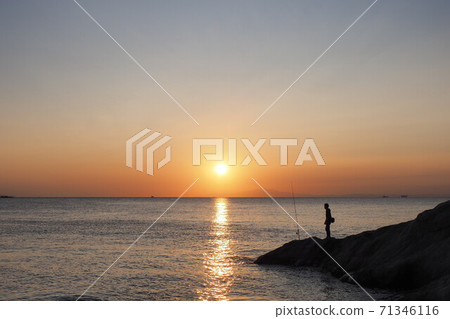 Tomiura coast, Tomiura old port, sea and sunset, sunset scenery, angler Tomiura coast, Tomiura old port, sea and sunset, sunset scenery, angler 71346116