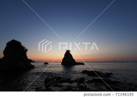 Tomiura Coast Hokkezaki Promenade Sea and Sunset Scenery of the setting sun Tomiura Coast Hokkezaki Promenade Sea and Sunset Scenery of the setting sun 71346195