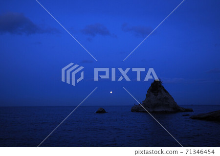 Tomiura Coast Hokkezaki Promenade Sea and Moon Tomiura Coast Hokkezaki Promenade Sea and Moon 71346454
