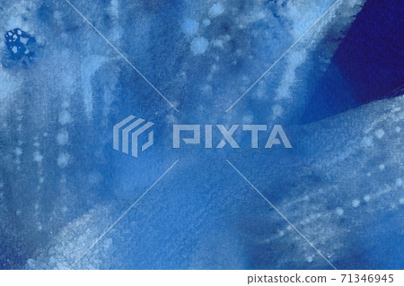 Hand drawn dark blue and white watercolor texture 71346945
