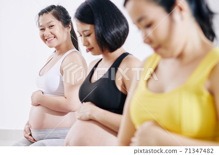 Pregnant woman at sports class Pregnant woman at sports class 71347482