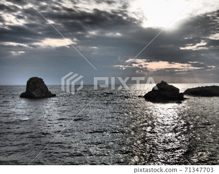 Sea of Japan [Murakami City, Niigata Prefecture] 71347703