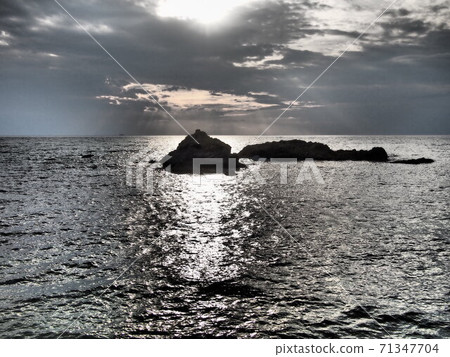 Sea of Japan [Murakami City, Niigata Prefecture] 71347704