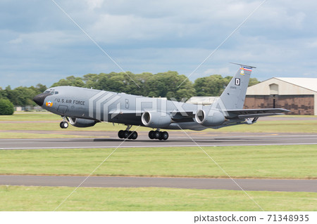 美國空軍KC-135R Strat加油機起飛 71348935