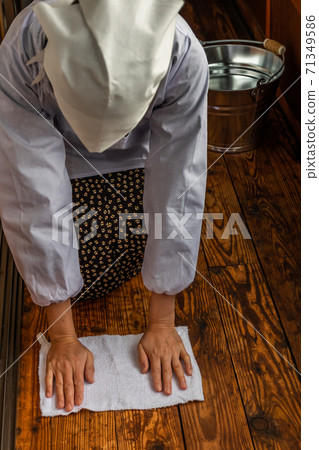 清潔風景傳統的日本房屋清潔 清潔風景傳統的日本房屋清潔 71349586