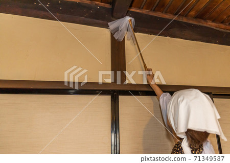 清潔風景傳統的日本房屋清潔 清潔風景傳統的日本房屋清潔 71349587