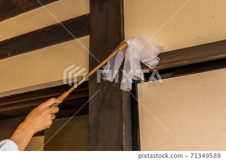 清潔風景傳統的日本房屋清潔 清潔風景傳統的日本房屋清潔 71349589