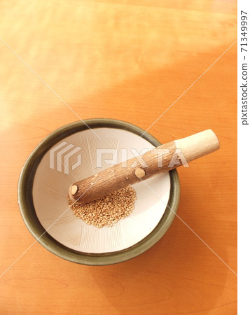 White sesame and pestle sesame White sesame and pestle sesame 71349997