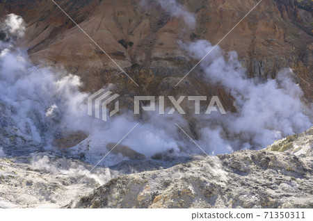 Hokkaido Noboribetsu Onsen Jigokudani (fumarole) Hokkaido Noboribetsu Onsen Jigokudani (fumarole) 71350311