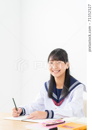 Junior high school, high school, female, study, examination, education, learning 71352527