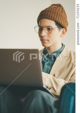 computer, gents, male 71354235