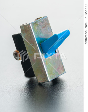 radio component switch close-up 71354552