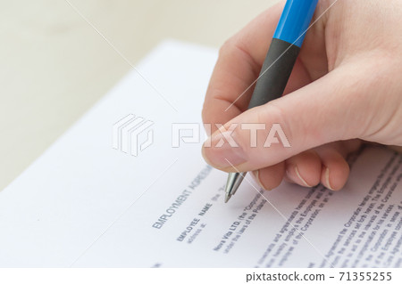 Hand filling employment agreement form Hand filling employment agreement form 71355255