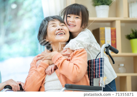 Grandma playing with grandchildren Elderly housing with care Grandma playing with grandchildren Elderly housing with care 71355871