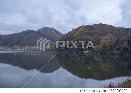 Mungwon Reservoir, Goesan-gun, Chungbuk Mungwon Reservoir, Goesan-gun, Chungbuk 71356431