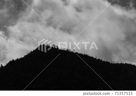Monochrome Mt. Hakkyo 71357515