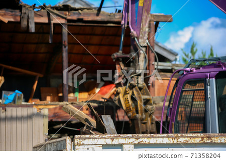 Demolition work 71358204