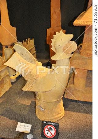 Bird-shaped haniwa 71358918