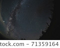 滿天星斗的天空和銀河系 71359164