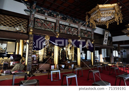 Jodo sect temple "Birthplace" in Kumenan Town, Okayama Prefecture (Birthplace of Honen's life): Mikagedo (Important Cultural Property (nationally designated)): Main Hall 71359191