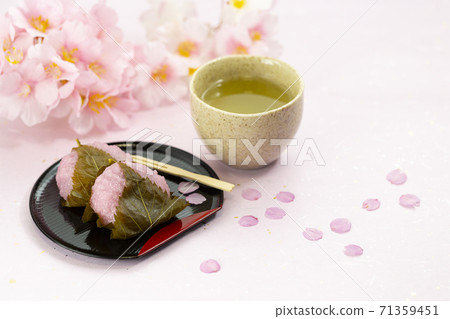 Spring Japanese sweets Sakuramochi_Kansai Fudo Myoji Mochi 71359451