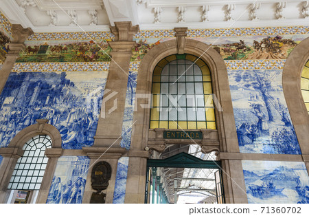 Ceramic Azulejos in Porto train station - Portugal 71360702