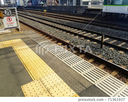 Keihan train tracks off limits Keihan train tracks off limits 71361937