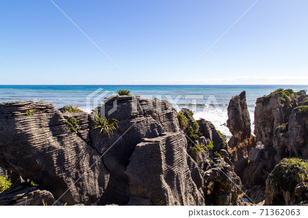 Punakaiki pancake rocks in New Zealand 71362063