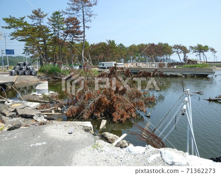 Great East Japan Earthquake, Shichigahama Town, Miyagi Prefecture 71362273
