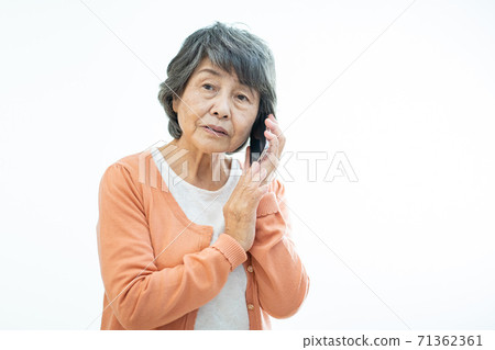 Senior woman with a troubled face Senior woman talking on a smartphone Silver generation Elderly woman Portrait Senior woman with a troubled face Senior woman talking on a smartphone Silver generation Elderly woman Portrait 71362361