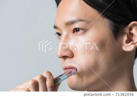 Men's beauty image [toothpaste] 71362856