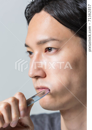 Men's beauty image [toothpaste] 71362857