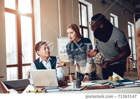 People are surprised while looking at the laptop. 71363147