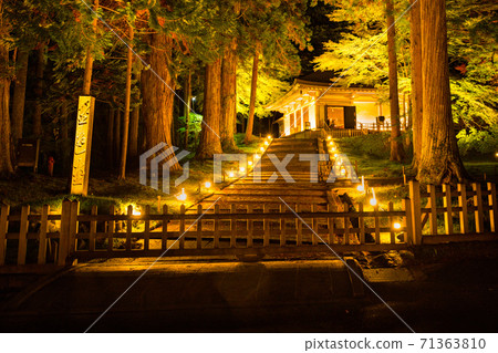 World heritage Iwate Illuminated autumn leaves of Chusonji Konjikido 71363810