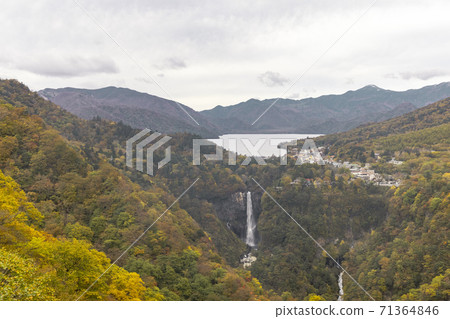 Kegon Falls shines in autumn colors (from Akechidaira Observatory) 71364846